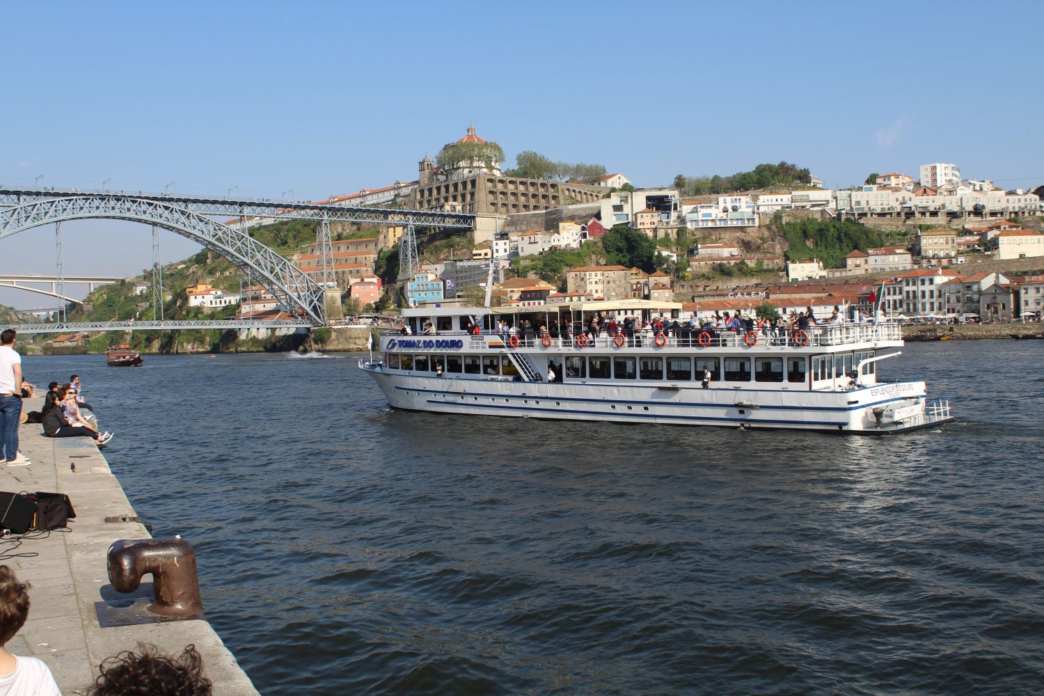 Boat douro cruise passing by Luís I bridge