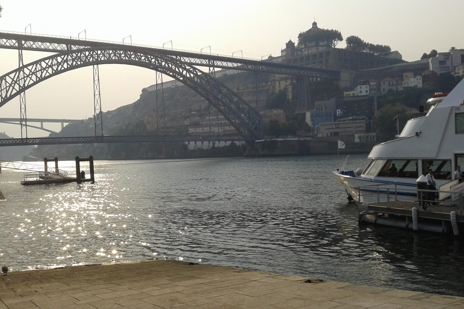 Luís I bridge and boat for a douro cruise